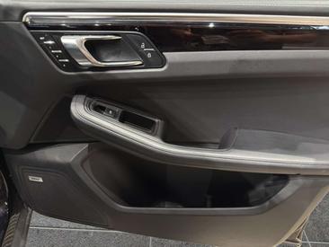 Porsche Macan Electrique S — photo 18