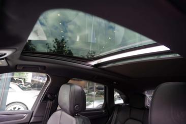 Porsche Macan Electrique Base — photo 22