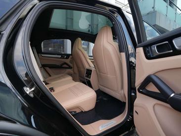 Porsche Cayenne III E-Hybrid Platinum Edition — photo 38