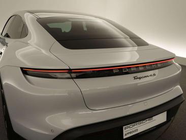 Porsche Taycan 4S — photo 34
