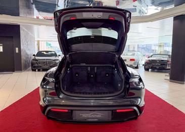 Porsche Taycan — photo 31