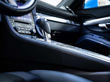 Porsche 718 Cayman — photo 17