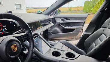 Porsche Taycan 4S — photo 23