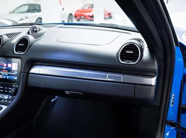 Porsche 718 Cayman — photo 20