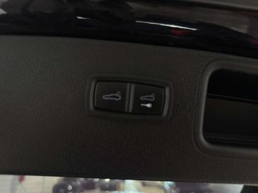 Porsche Macan Electrique S — photo 28