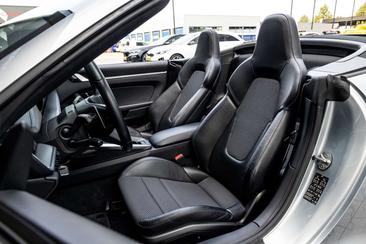 Porsche 992 I Carrera 4S — photo 14