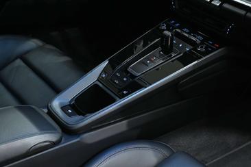 Porsche 992 I Carrera 4S — photo 7