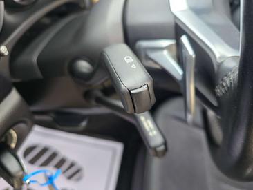 Porsche Macan Electrique Base — photo 13