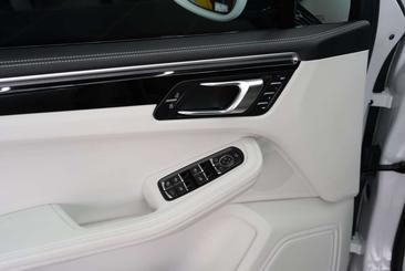 Porsche Macan Electrique S — photo 11