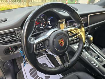 Porsche Macan Electrique Base — photo 14