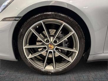 Porsche 991 I Carrera 4 — photo 6