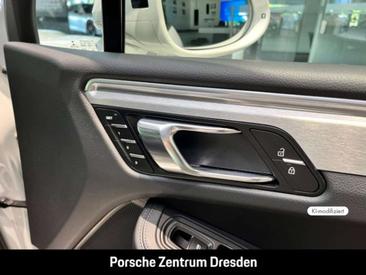Porsche Macan Electrique S — photo 27