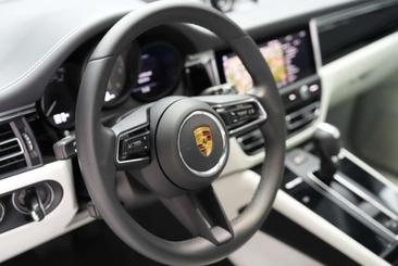 Porsche Macan Electrique S — photo 15