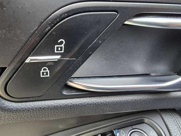 Porsche Macan Electrique Base — photo 19