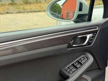 Porsche Macan Electrique S — photo 14