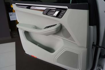 Porsche Macan Electrique S — photo 25