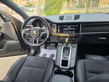 Porsche Macan Electrique Base — photo 25