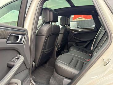 Porsche Macan Electrique S — photo 18