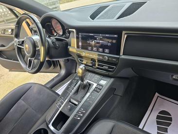 Porsche Macan Electrique Base — photo 27