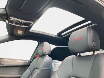 Porsche Macan Electrique GTS — photo 11