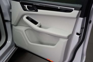 Porsche Macan Electrique S — photo 30