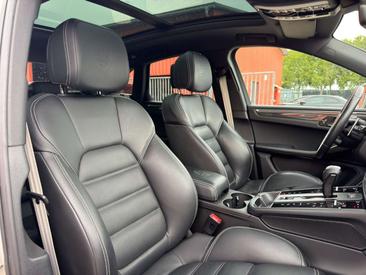 Porsche Macan Electrique S — photo 27