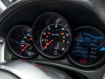 Porsche Macan Electrique Turbo — photo 9