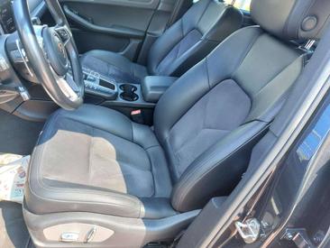Porsche Macan Electrique Base — photo 37
