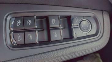 Porsche Macan Electrique Base — photo 42