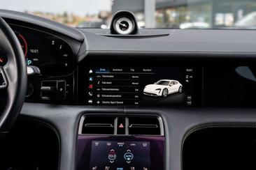 Porsche Taycan Turbo S — photo 13
