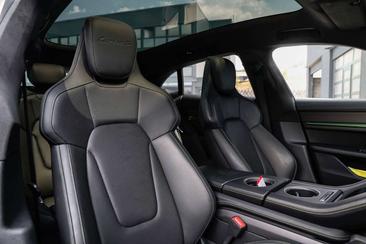 Porsche Taycan Turbo S — photo 17