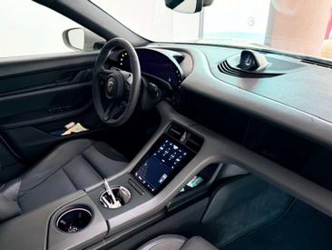 Porsche Taycan — photo 3