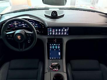 Porsche Taycan — photo 12