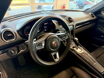Porsche 718 Cayman — photo 11