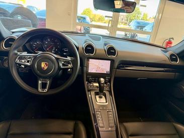 Porsche 718 Cayman — photo 12
