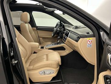 Porsche Macan Electrique Base — photo 16
