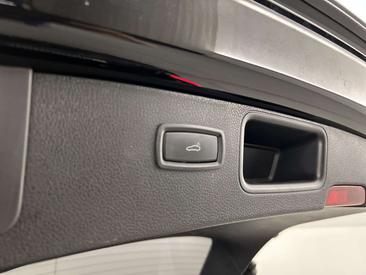Porsche Macan Electrique Base — photo 30