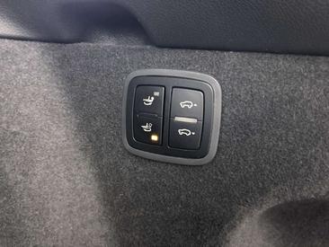 Porsche Macan Electrique Base — photo 31