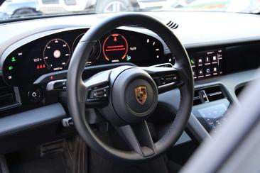 Porsche Taycan — photo 6