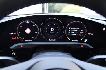 Porsche Taycan — photo 7