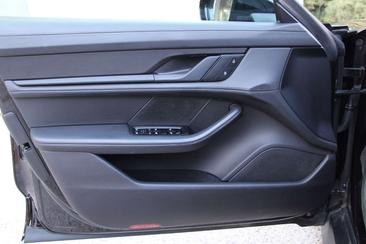 Porsche Taycan — photo 10
