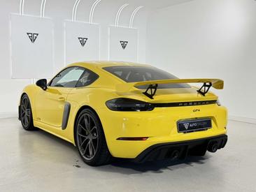 Porsche 718 Cayman GT4 — photo 5