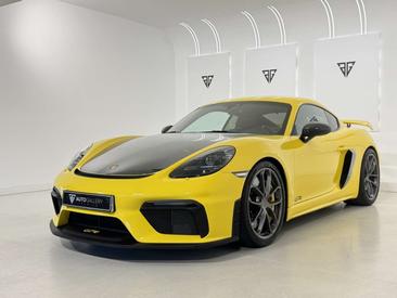 Porsche 718 Cayman GT4 — photo 8