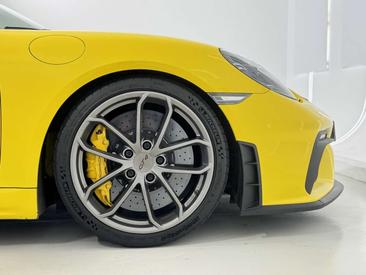 Porsche 718 Cayman GT4 — photo 9