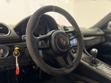 Porsche 718 Cayman GT4 — photo 11