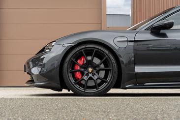 Porsche Taycan GTS — photo 12