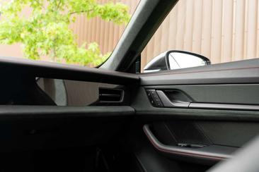 Porsche Taycan GTS — photo 35