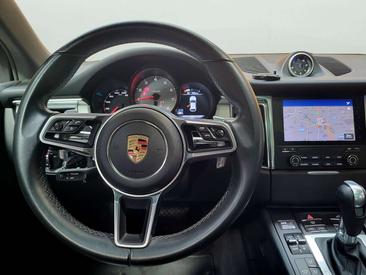 Porsche Macan S — photo 18