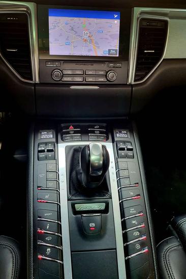 Porsche Macan S — photo 24
