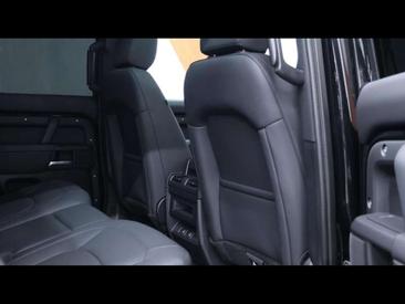 Land Rover Defender 110 D250 XDynamic SE Black — photo 13